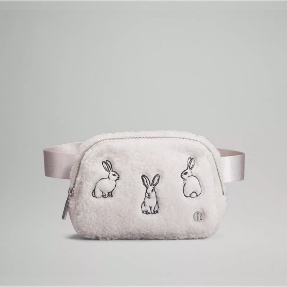 *Limited Edition* Brand New Lululemon Everywhere Belt Bag Fleece *New Year